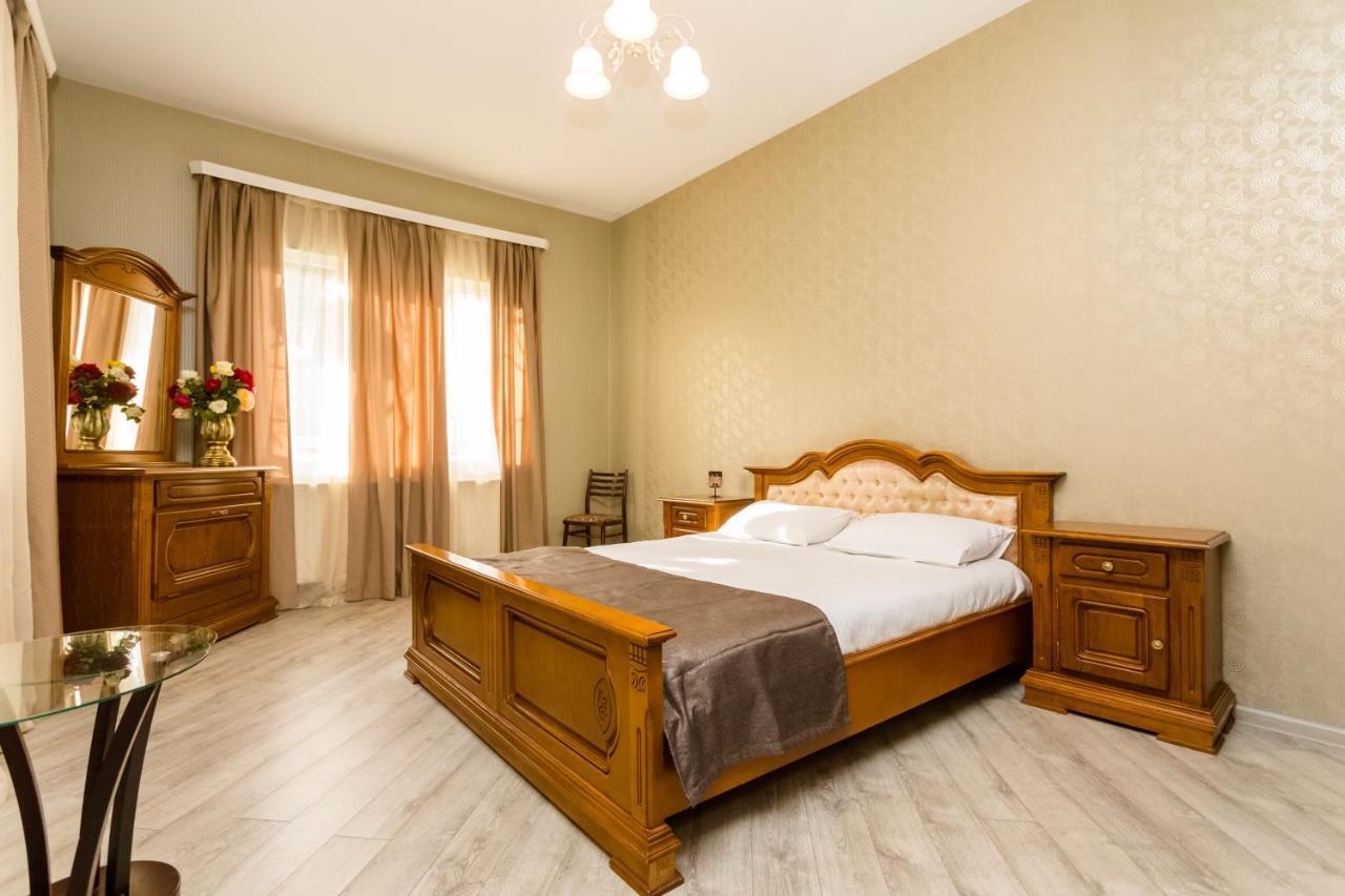 Rustaveli Two Bedroom Apartment With 5 Star Location Tbilisi Exterior photo