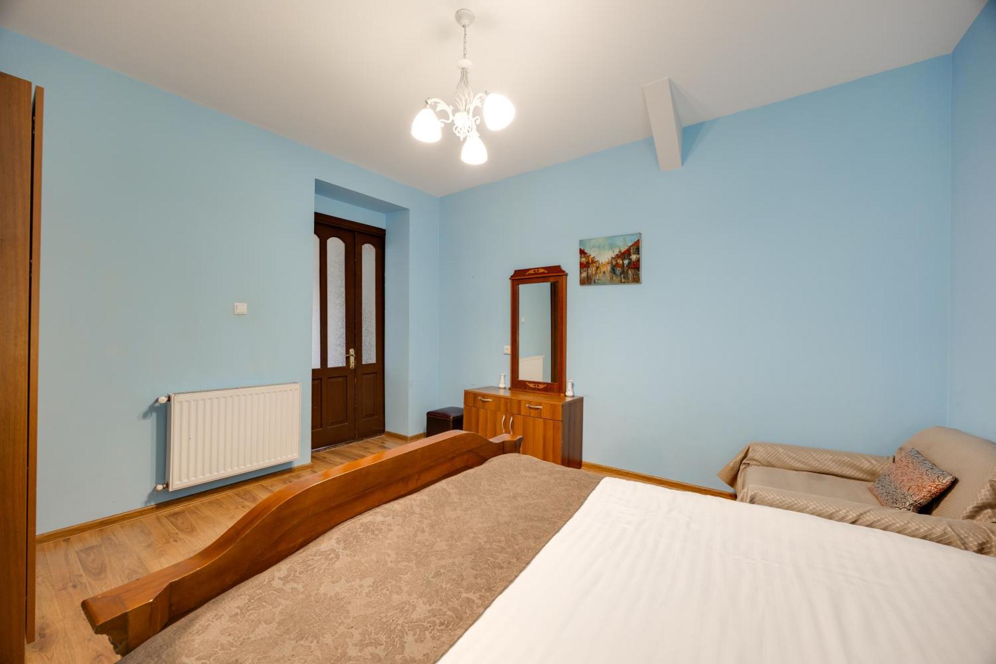 Rustaveli Two Bedroom Apartment With 5 Star Location Tbilisi Exterior photo